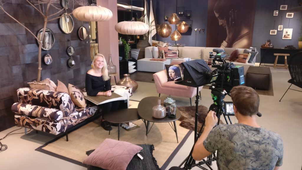 Freelance cameraman met eigen apparatuur Freelance cameraman met eigen apparatuur
